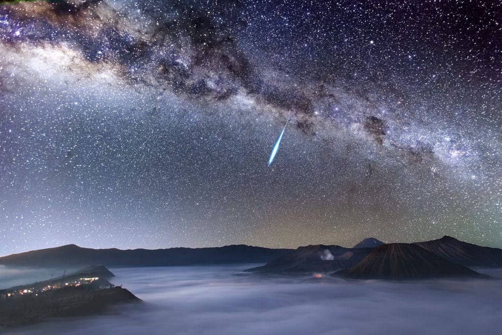 The meteor shower in ETA Aquarid 2021 will reach its peak this week.  Here's how to see it.