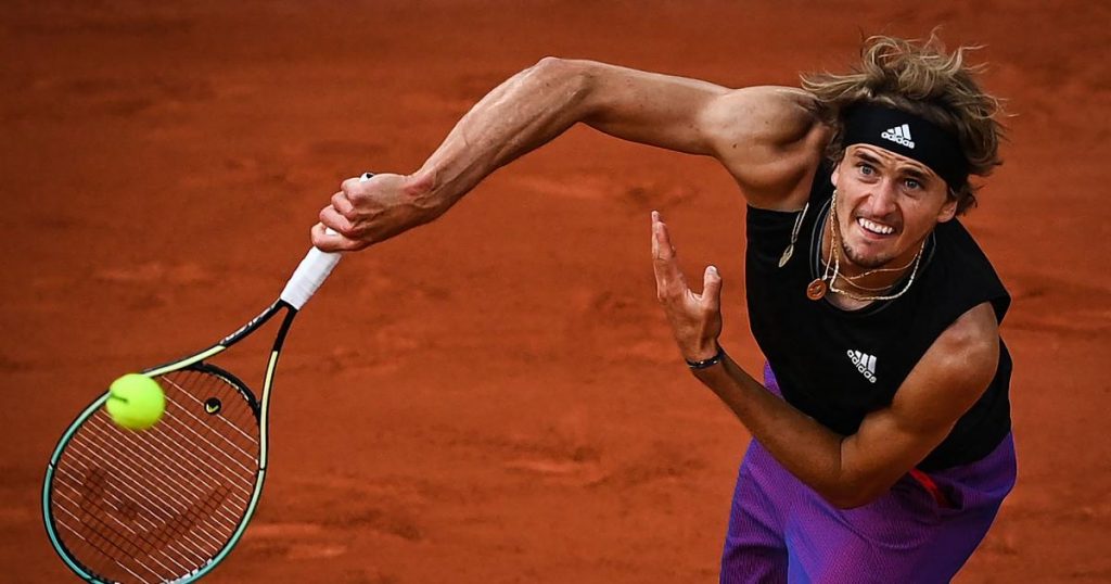 Zverev and Tsitsipas advance to the semi-finals of the French Open