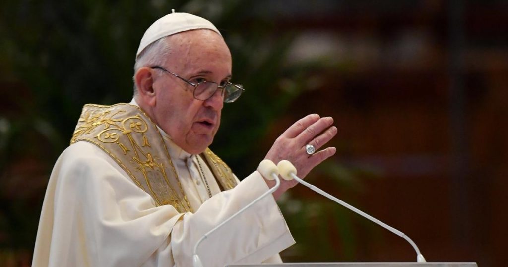 Pope Francis criticizes "hypocrisy" in the Church