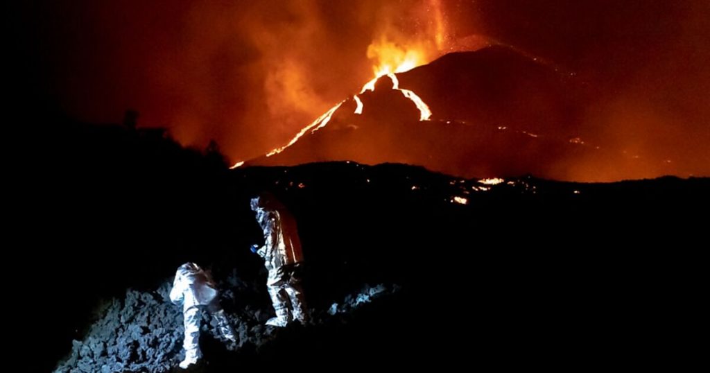 A second lava flow could form a new headland in La Palma