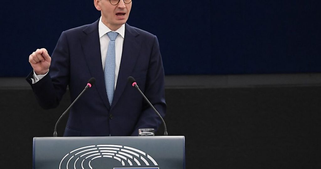 Polish Prime Minister presents himself to the European Parliament