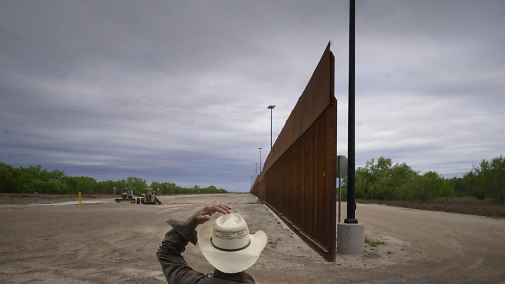 The United States - Texas builds its border wall with Mexico