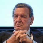 Macron sichert ukrainischem Präsidenten Selenskyj volle Solidarität zu – Altkanzler Schröder wirft Ukraine “Säbelrasseln” vor