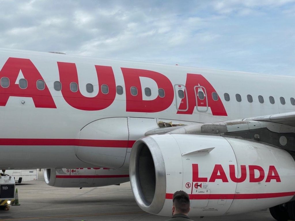 Loud thump: LaudaMotion loses parts in flight