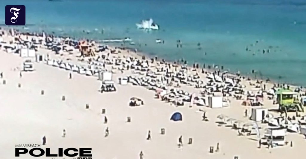 Helicopter crashes into the sea off the coast of Florida