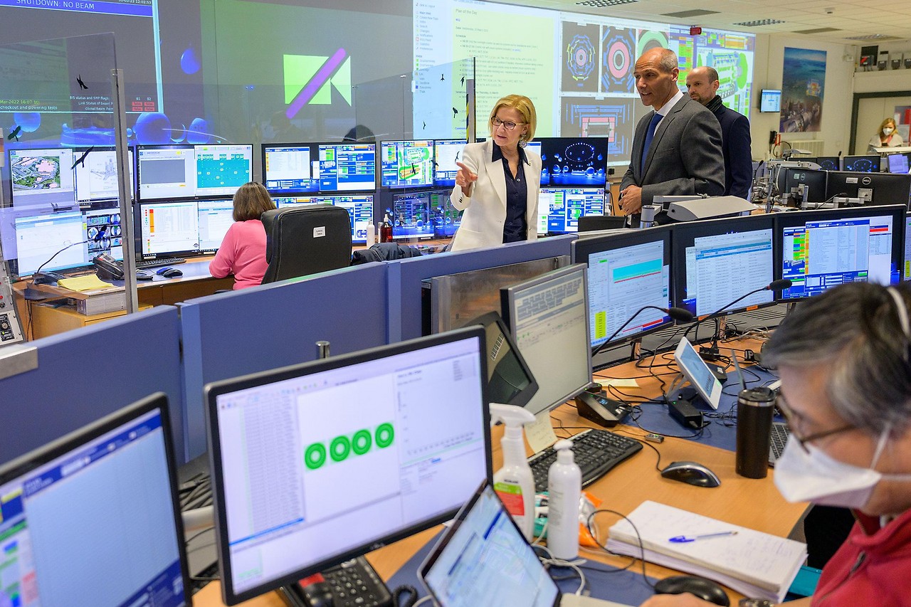 Governor Michael Leitner in the CERN control room