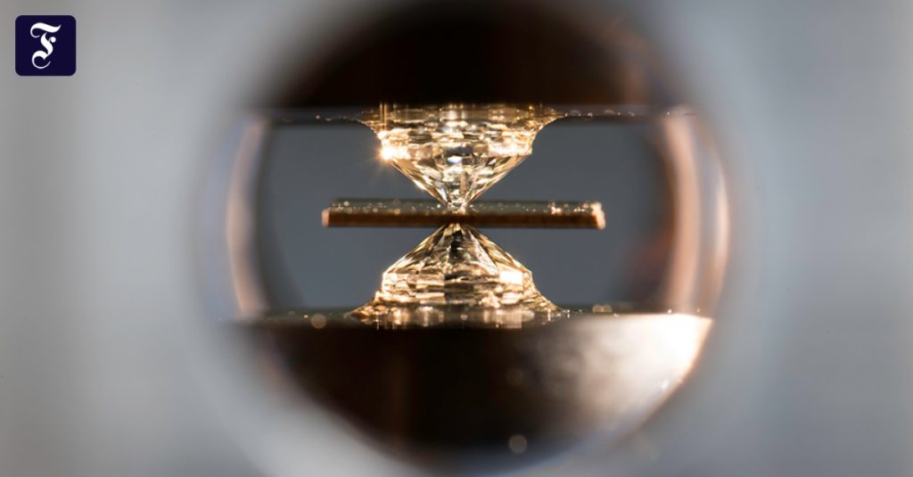 Experiment with superconductors causes row among physicists