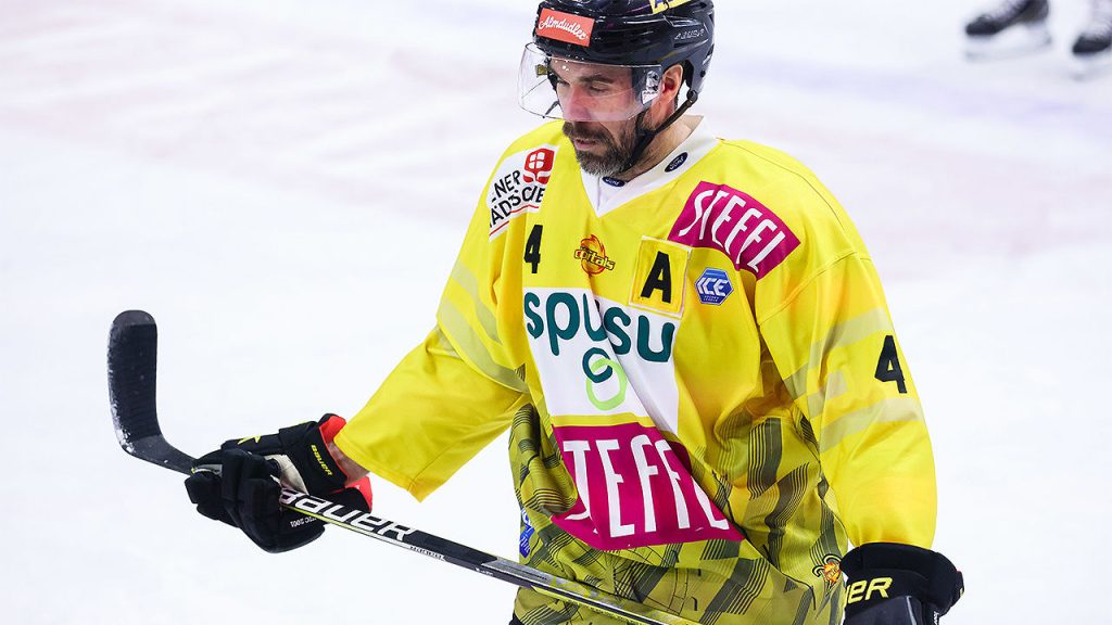 Ice Hockey League: Phil Lacos' illustrious career ends - winter sports - ice hockey