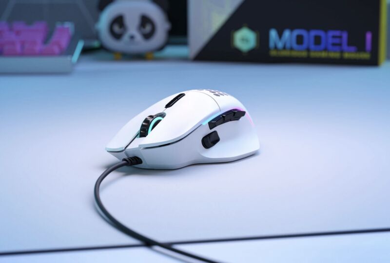 The new lightweight feather mouse lets you choose the shape of the side buttons