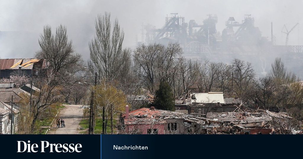 A steel mill as a last resort in the besieged city of Mariupol