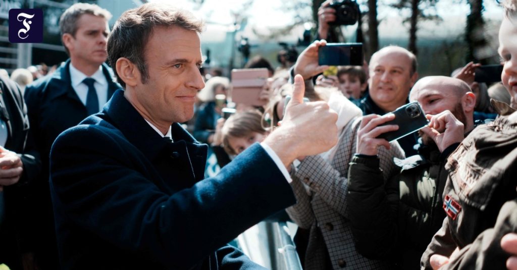 Emmanuel Macron and Marine Le Pen in the runoff
