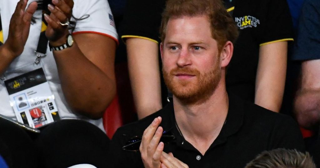 Fear of exhaustion: Prince Harry is immersed in a home office in a luxury villa
