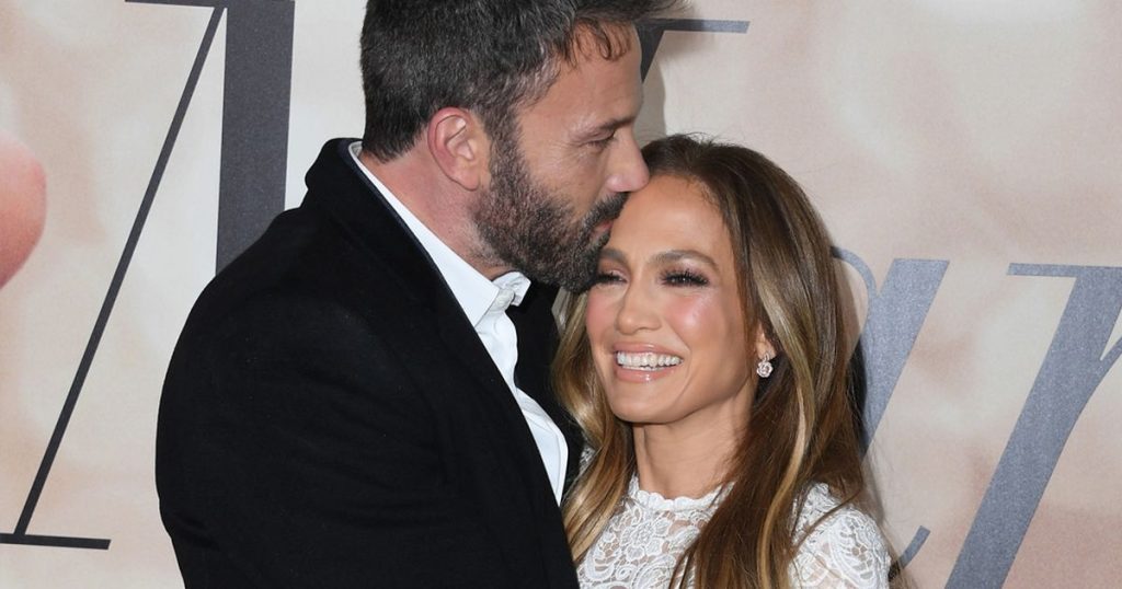 Jennifer Lopez: 'Bubble Bath Proposal' Details About Engagement With Ben Affleck
