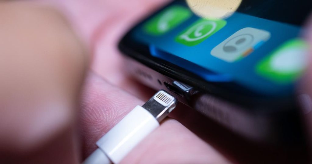 Apple says goodbye to the Lightning connector