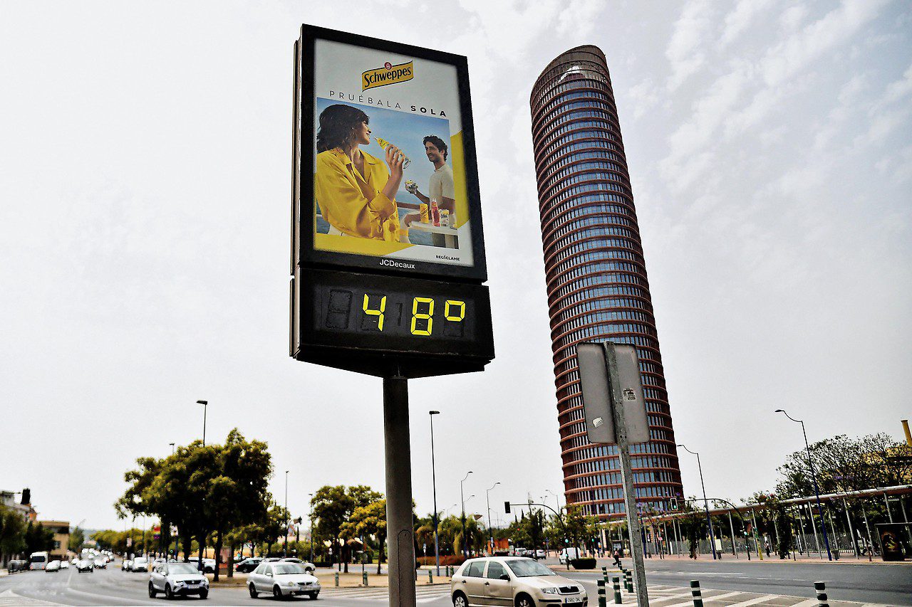 A street thermometer in Seville (Spain) reads 48°C