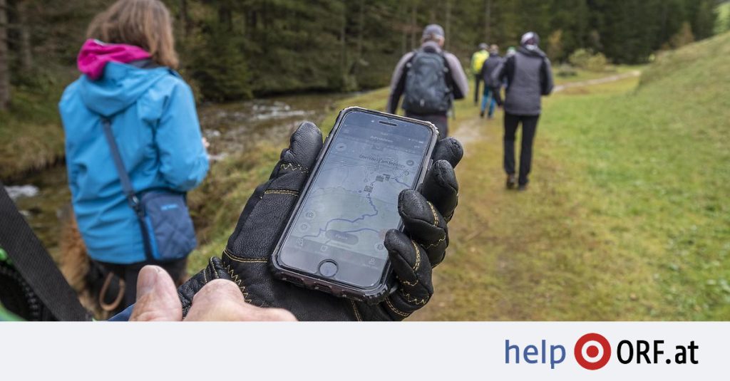 How does a mobile phone last longer when hiking