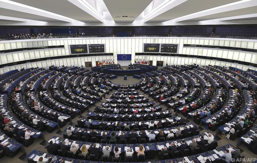 European Parliament votes to ban combustion engines