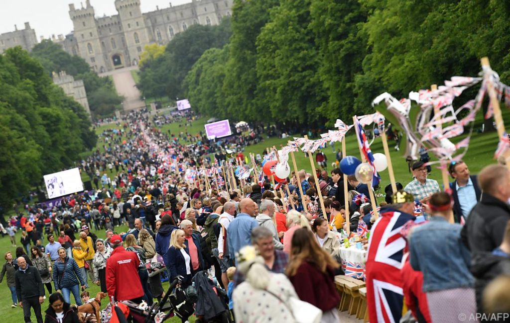 Millions of Britons celebrate the Queen at 'Jubilee' picnics