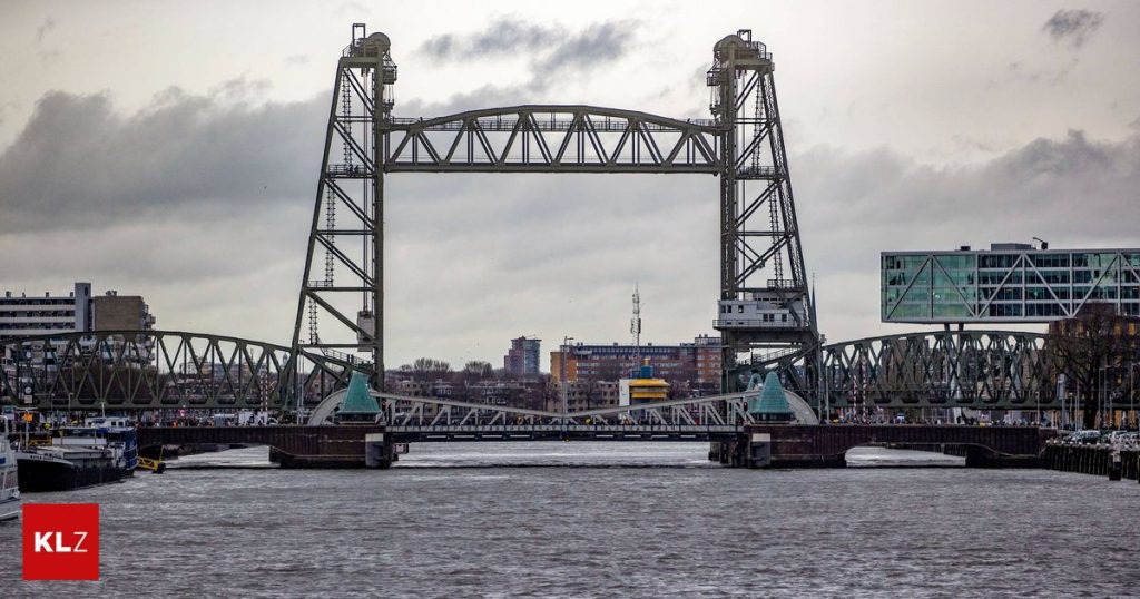 Fear of sabotage: Rotterdam Bridge will not give way to Bezos' luxury yacht