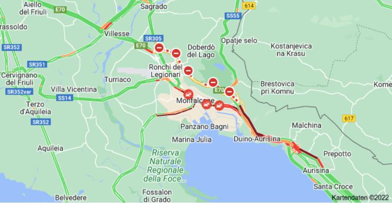 Tuesday afternoon, there were long traffic jams in the border area between Italy and Slovenia, a fire in Karst