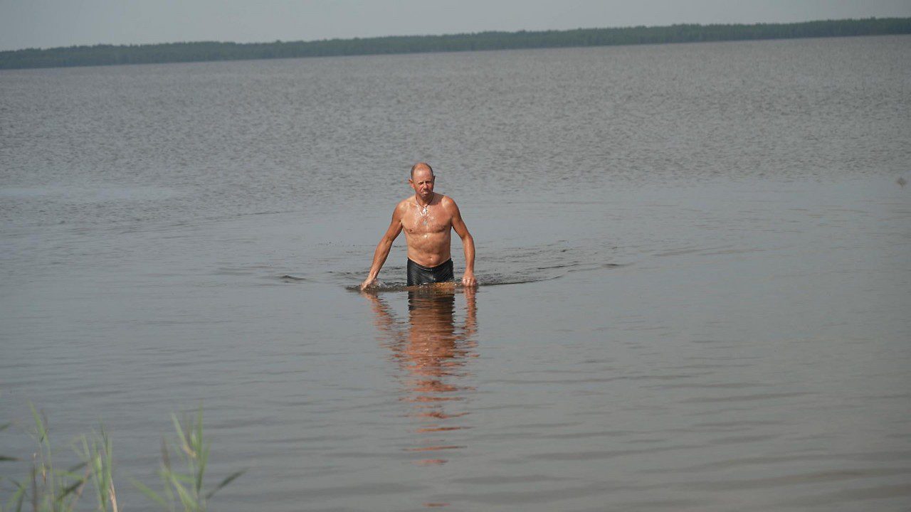 Martin Mullberger bathing in the bathing lake