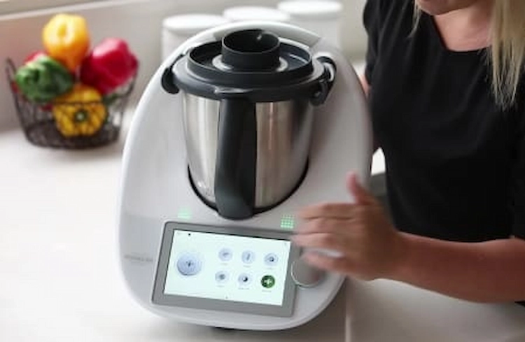 Correct use of the Thermomix multicooker with regular cleaning