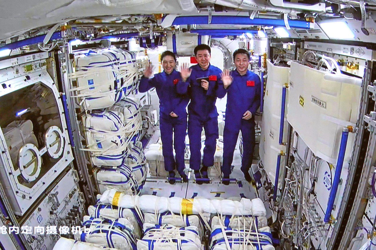Chinese space station crew 