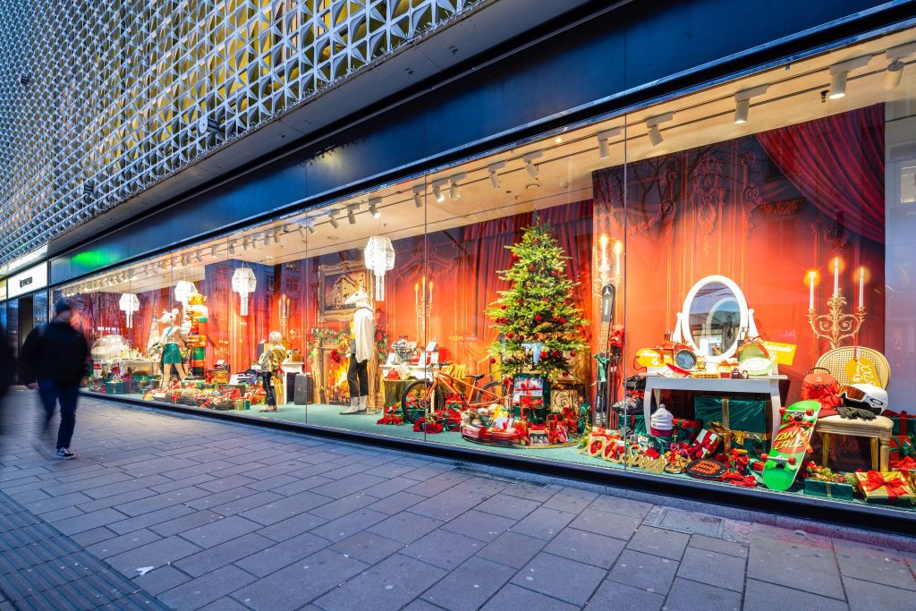 Mariahilfer Strasse: The world of Christmas nostalgia at Gerngross show