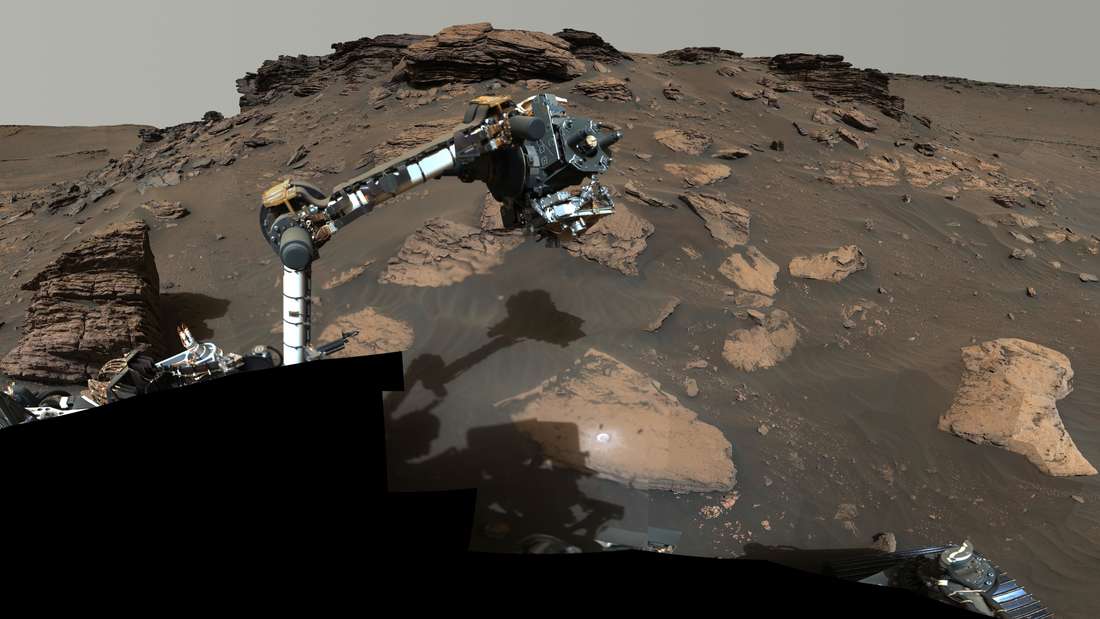 Explore the NASA rover 