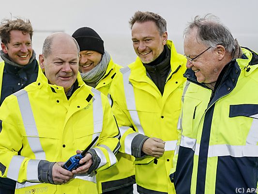 Scholz opens Germany's first LNG terminal - Economy -