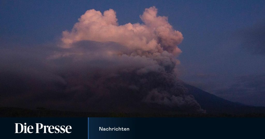 Highest warning level declared: Indonesian volcano Semeru spouts ...